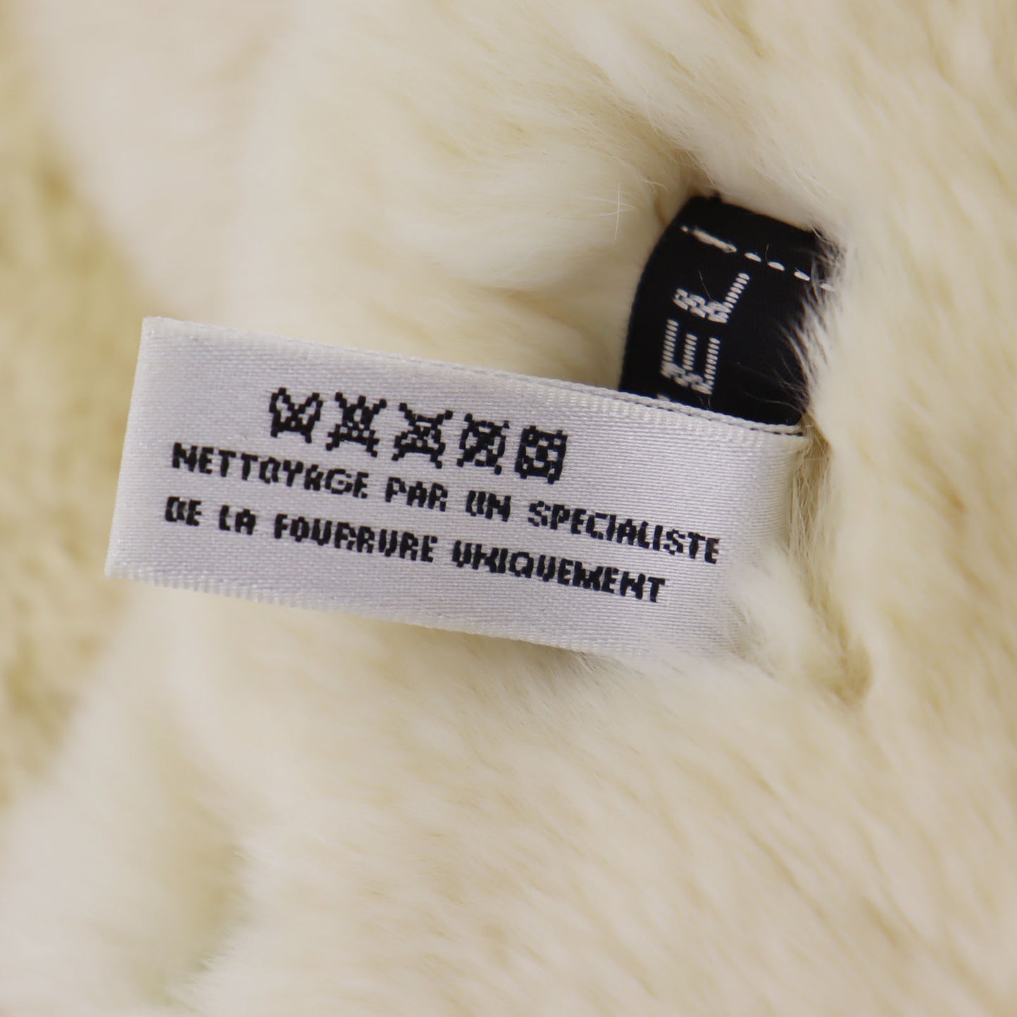 CHANEL CC Logos Fur Scarf Muffler 100% Rabbit White #CO713