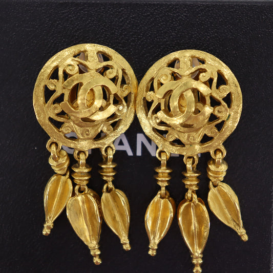 CHANEL CC Logos Circle Earrings Gold Clip-On 95 A #AH672