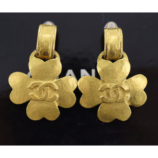 CHANEL CC Logos Clover Earrings 95 P Gold Clip-On #AH572