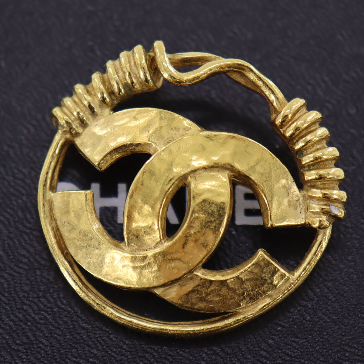 chanel cc logo pin brooch